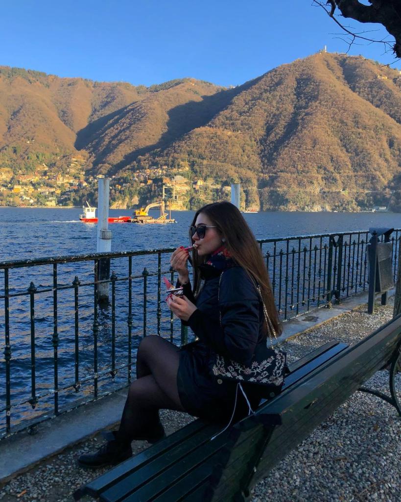 Tânăra simpatică caută bărbat pentru relație serioasă