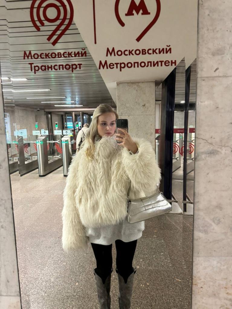 Fată de 18 ani în căutare