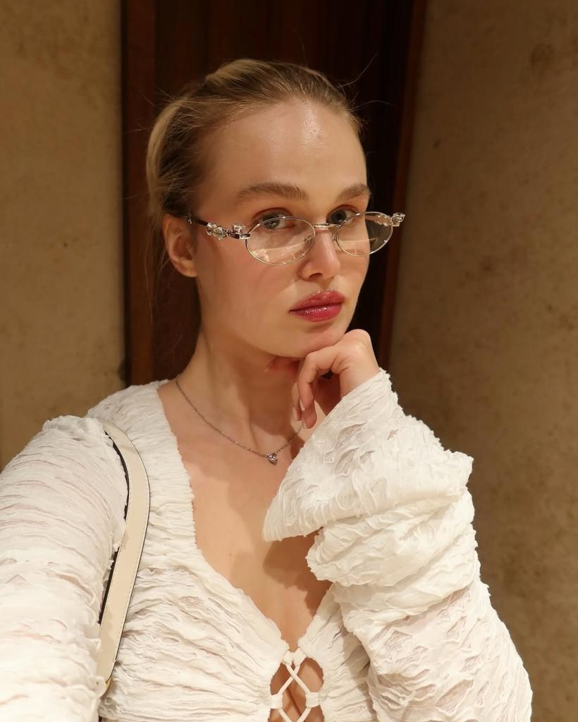 Fată de 18 ani în căutare