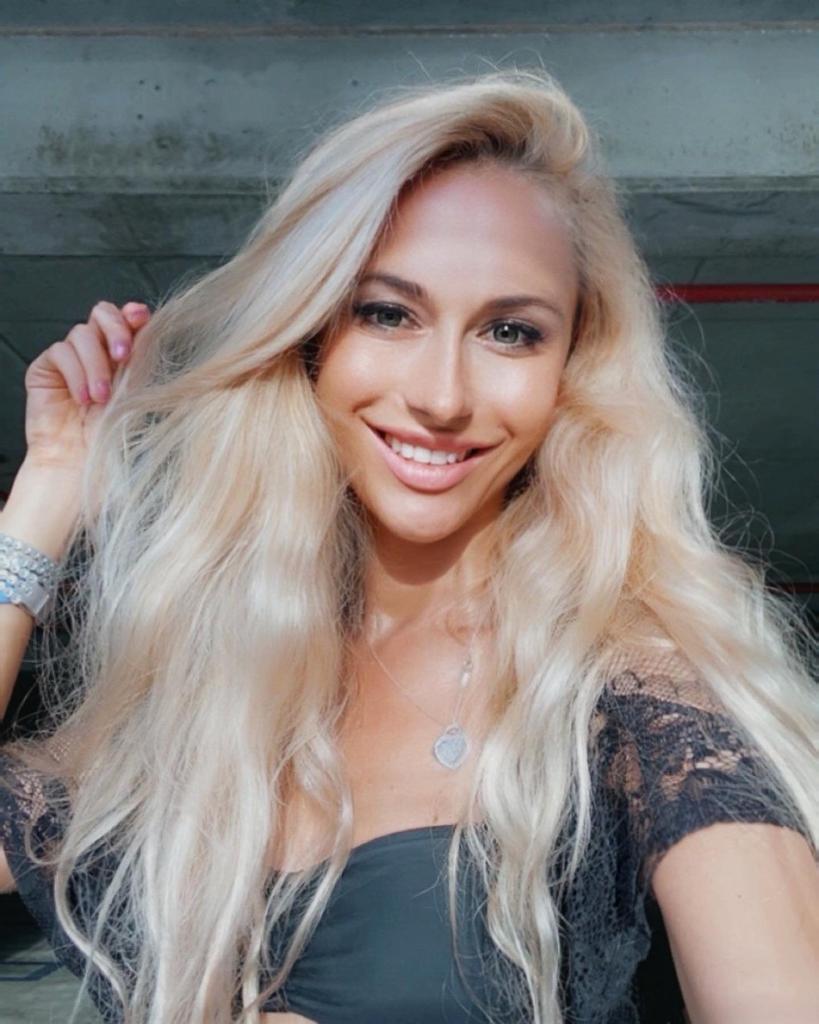 Fată caută bărbat peste 35 de ani