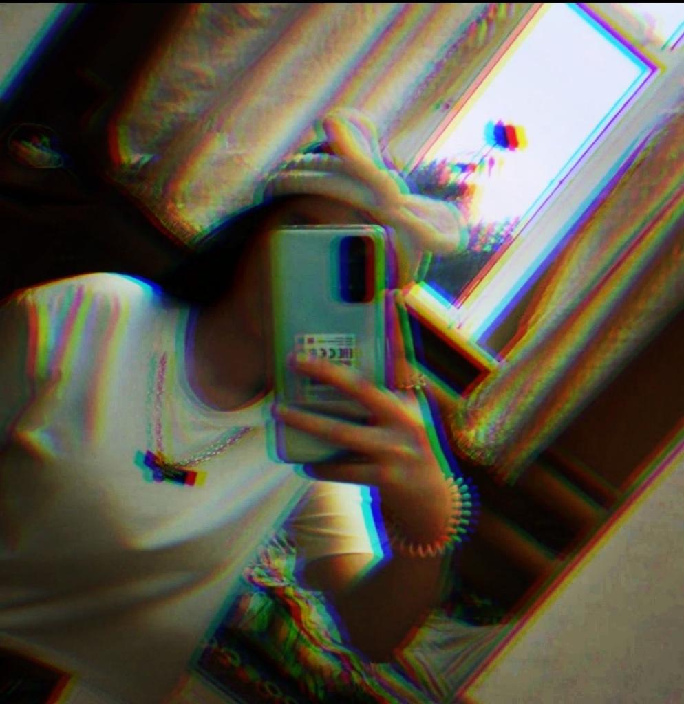 Caut un băiat cu aspect plăcut, optimist, romantic