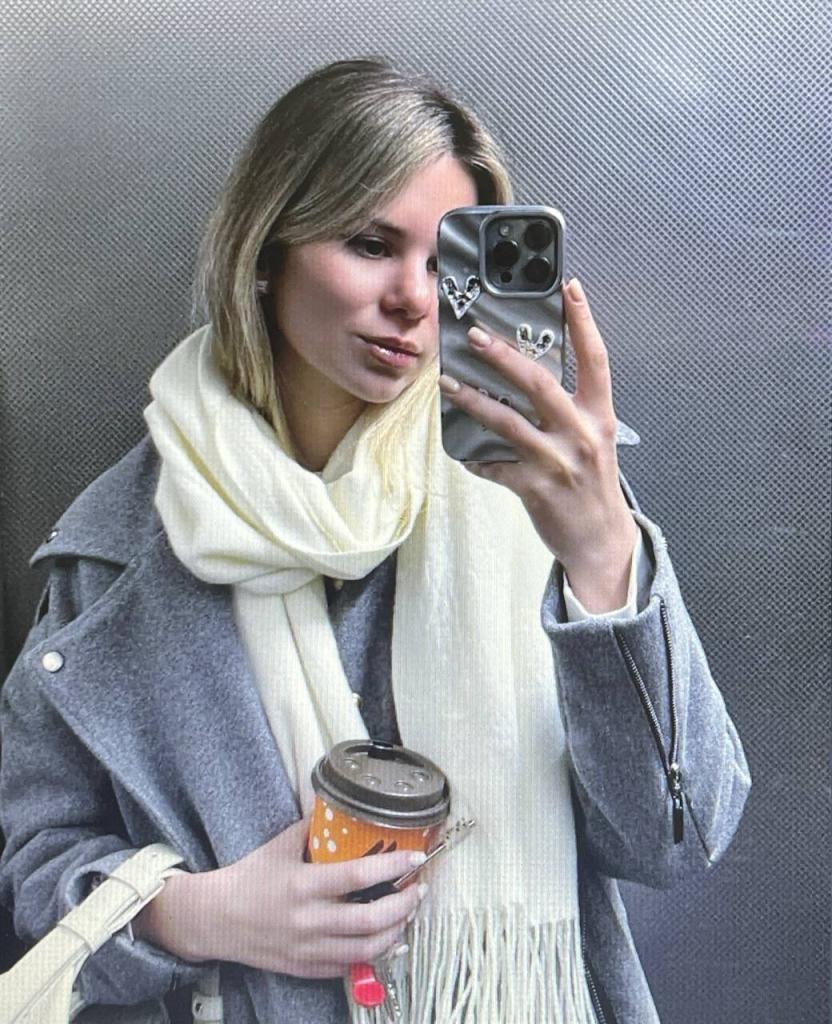 Fată de 28 de ani caută băiat în București