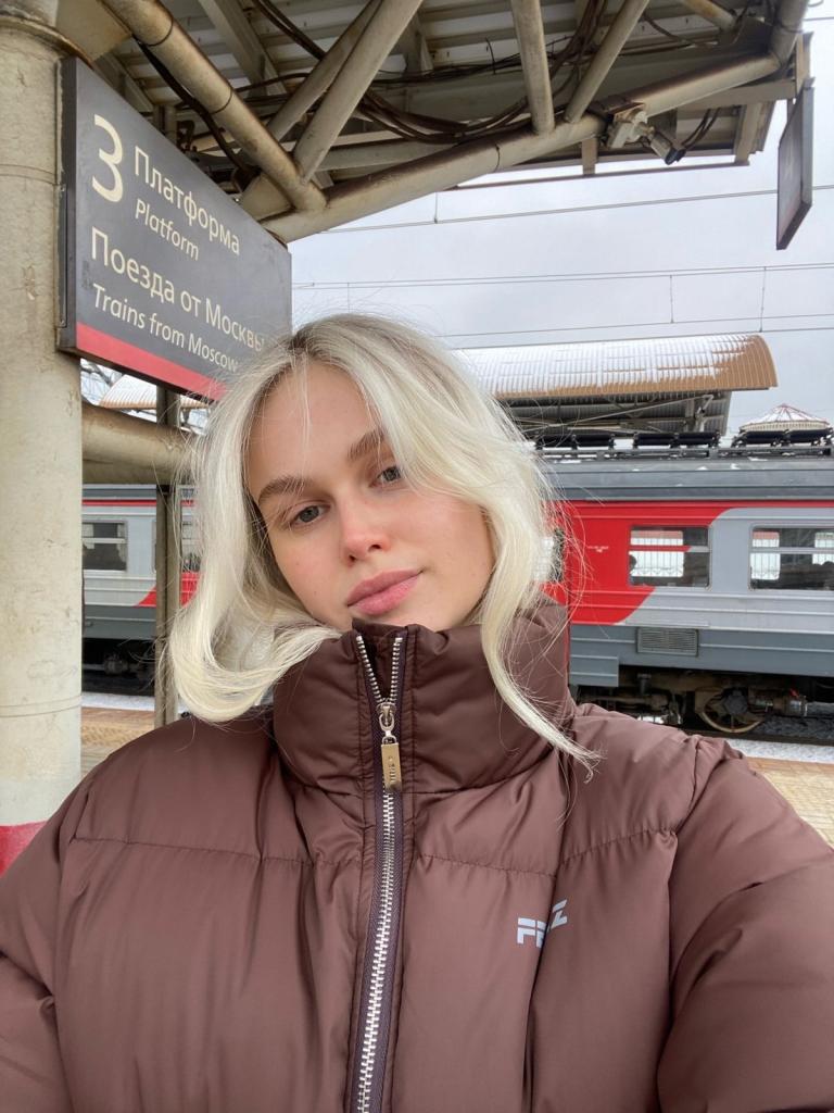 Fată de 18 ani în căutare