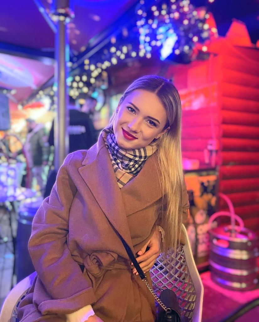 Fată inteligentă caută băiat pentru relație serioasă