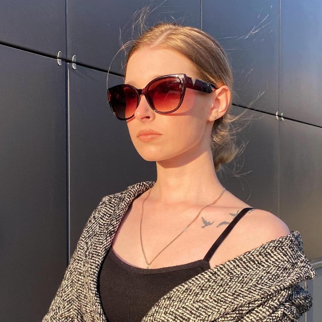 Frumoasă caută bărbat pentru întâlniri