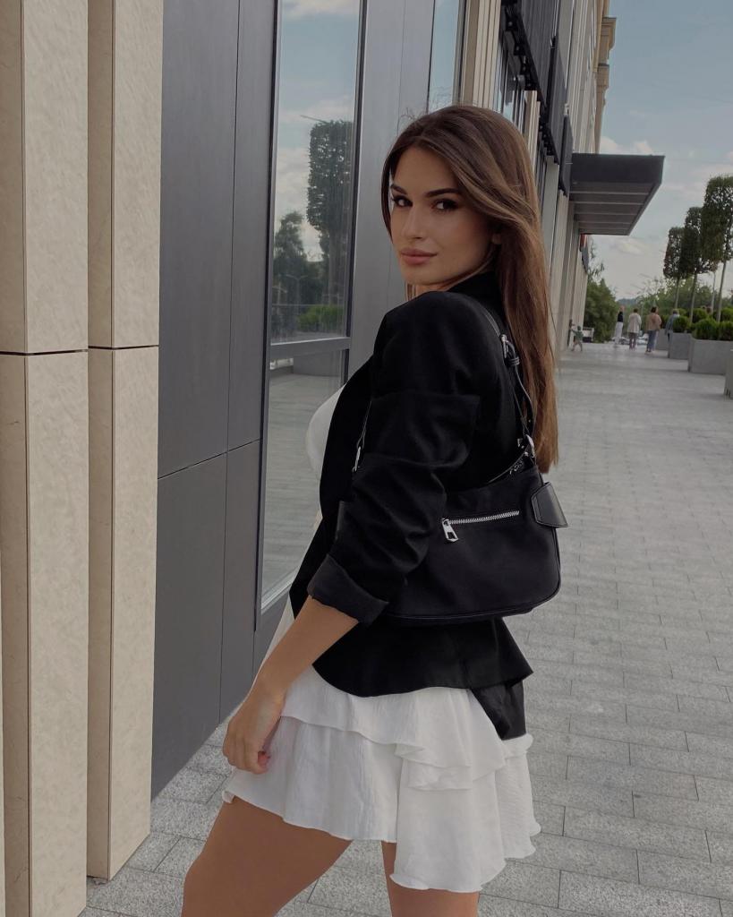 Caut bărbat pentru întâlniri plăcute și discrete